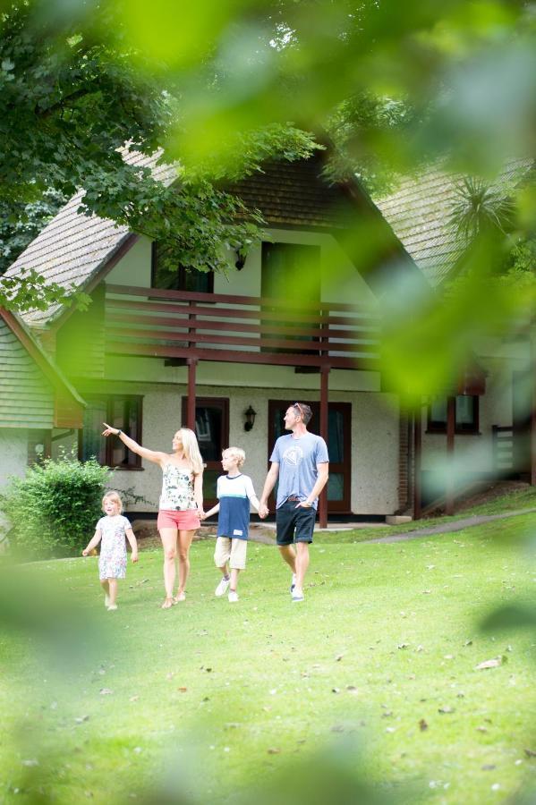 Tolroy Manor Holiday Park Хейл Екстериор снимка