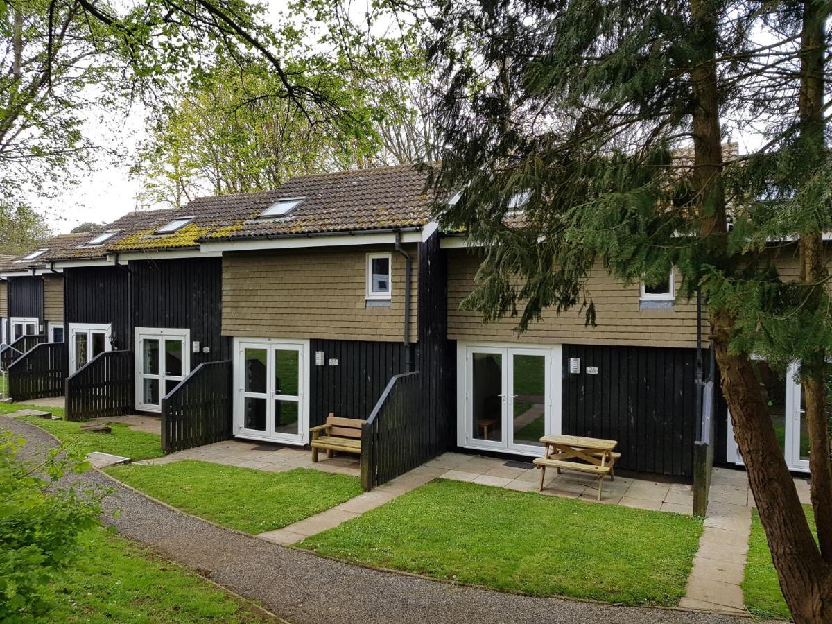 Tolroy Manor Holiday Park Хейл Екстериор снимка