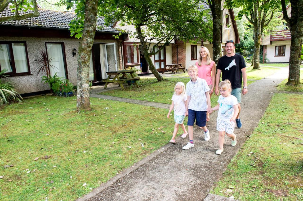 Tolroy Manor Holiday Park Хейл Екстериор снимка